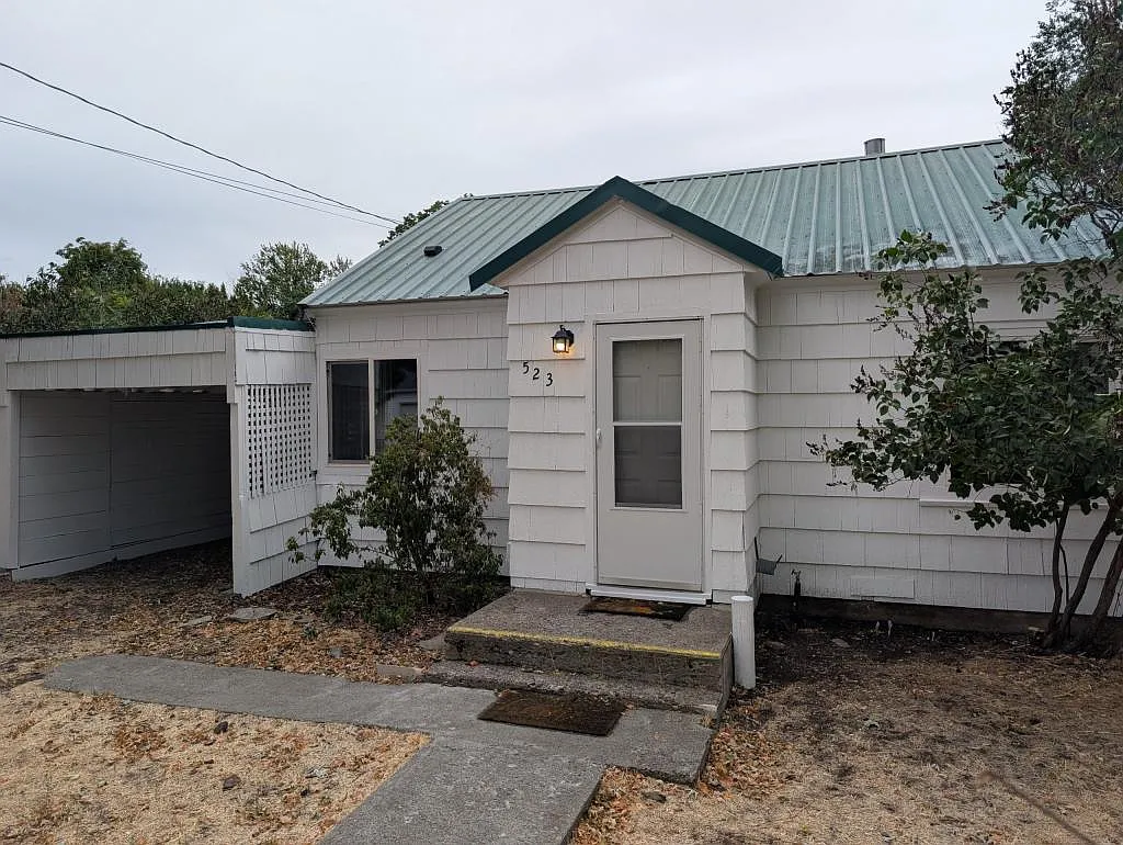 523 N. College St — Photo 1