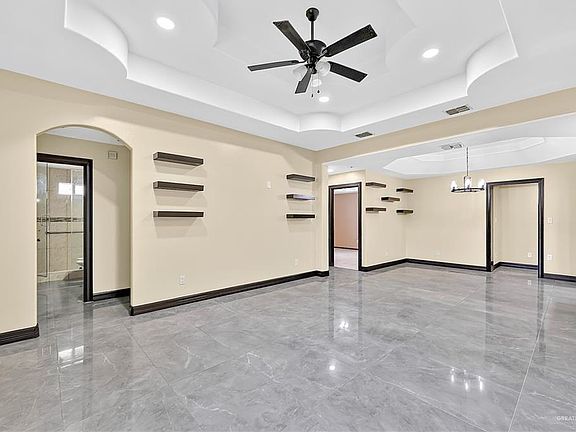 5th image of 905 W Eagle Ave