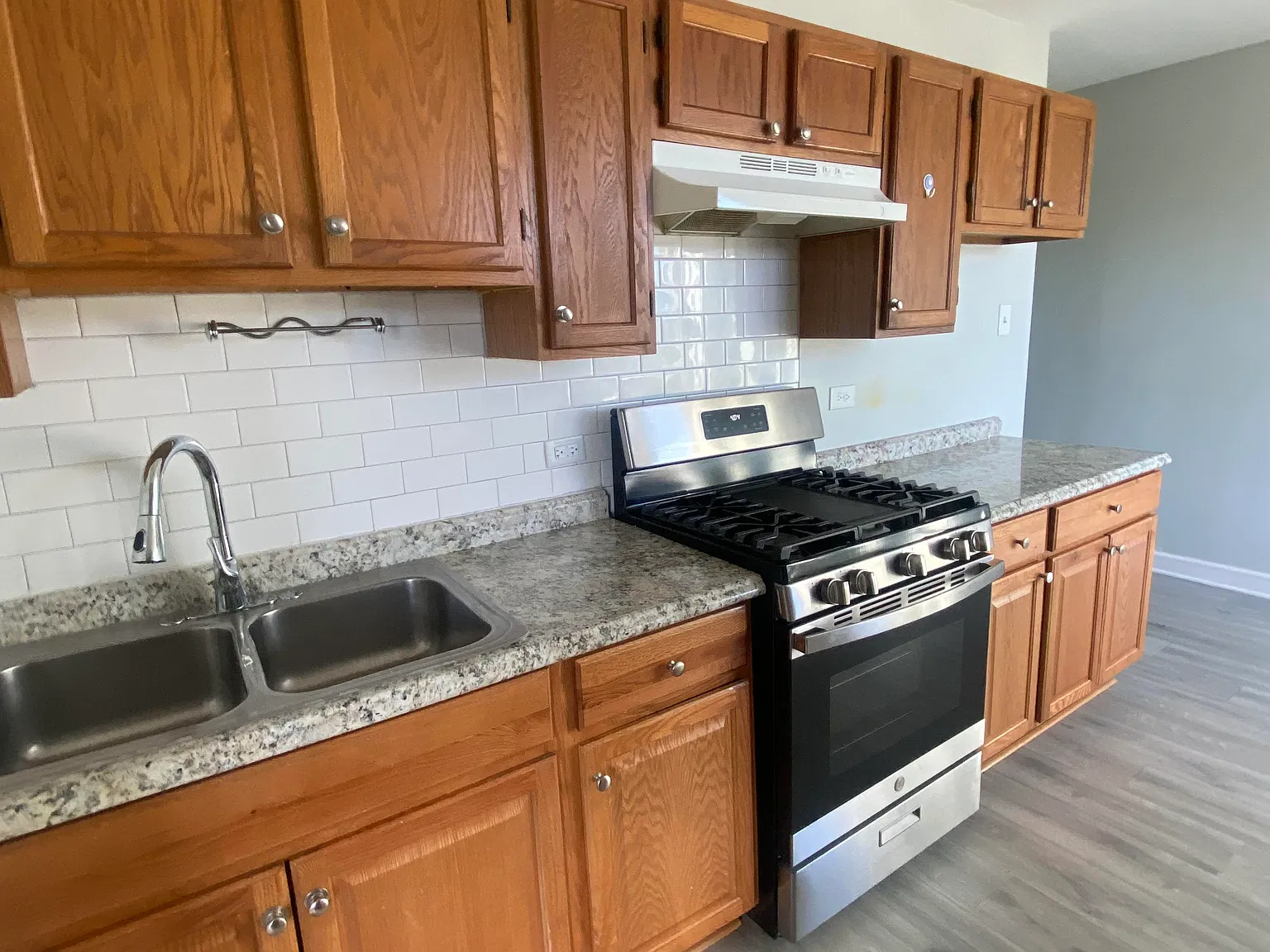 1 bed, 800 sqft, $1,295 — Photo 4