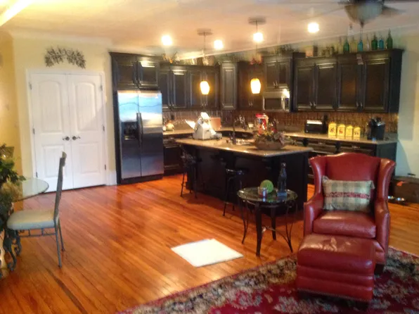 108 E Rutherford St, Landrum, SC 29356