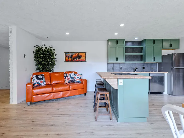 3047 S 2000 W — Photo 3