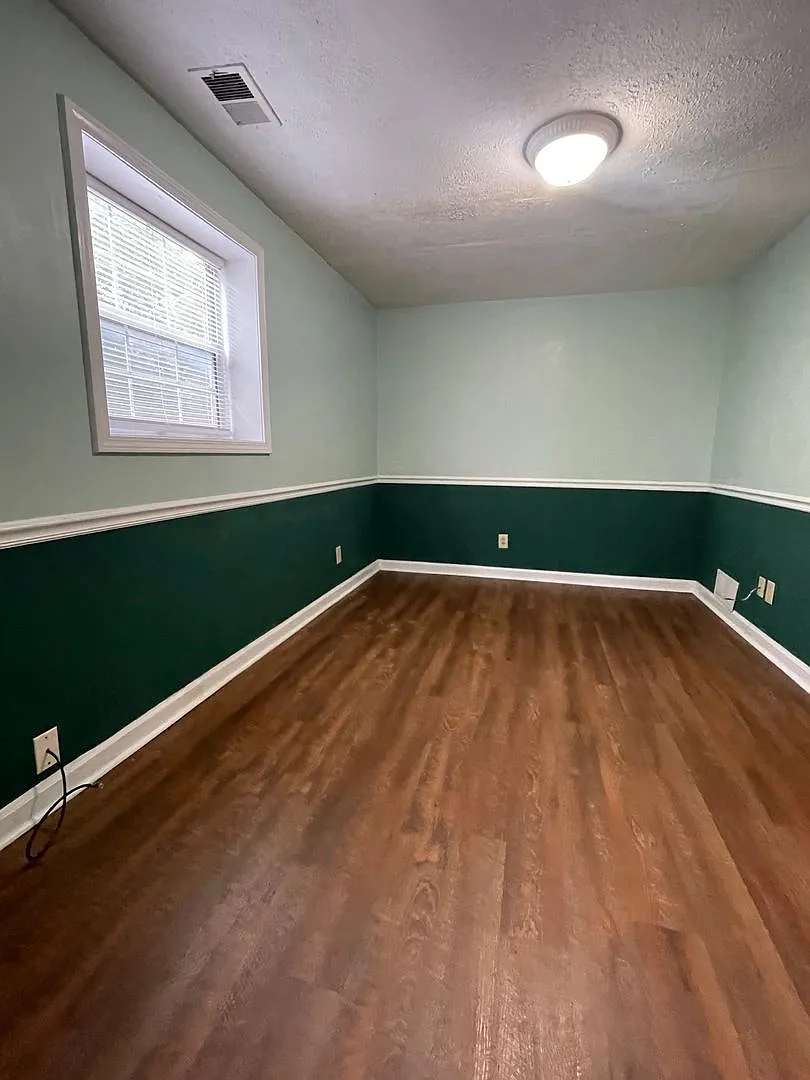 Duplex near Downtown!! 2BR 1 Bath in Normaltown! — Photo 3