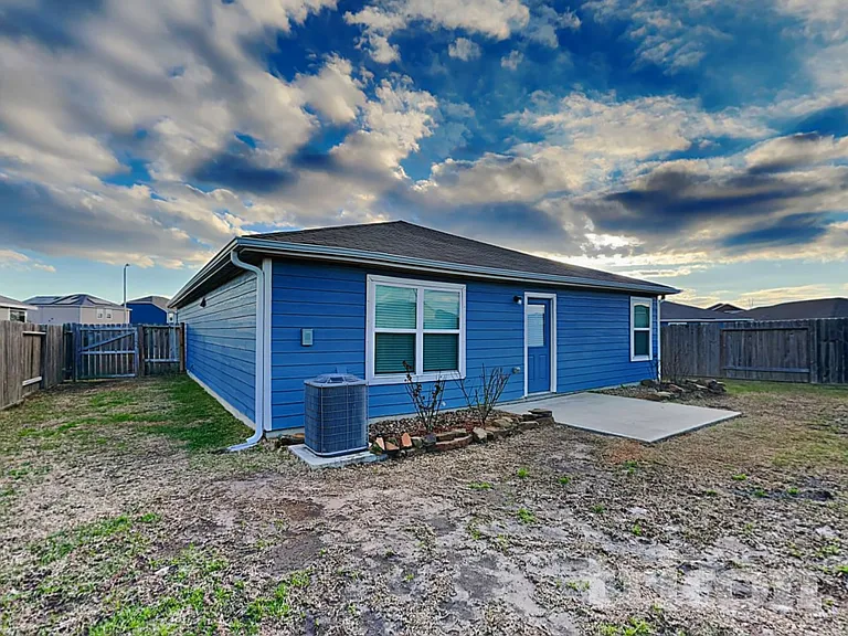 7918 Distant Harbor Rd — Photo 15