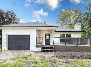 501 8th St, Garden City, MO 64747