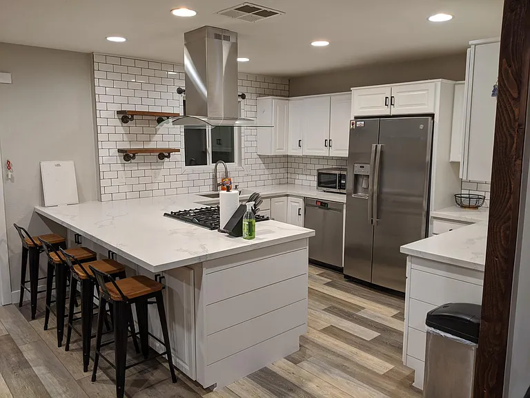932 W Parkway Blvd — Photo 5