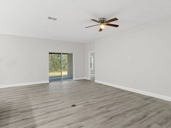 5th image of 1005 Yale Ln