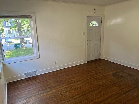3rd image of 329 Franklin Ave