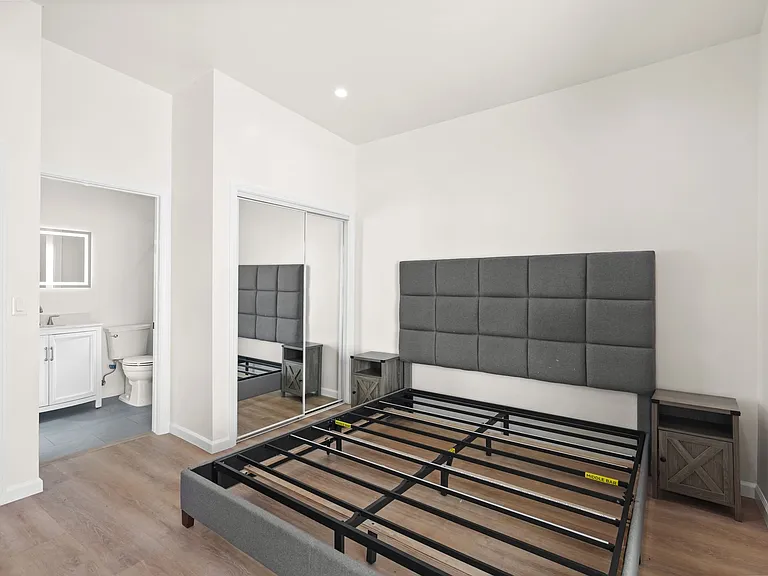 10327 Vanalden Ave — Photo 13