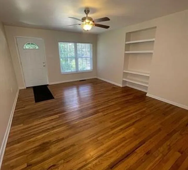 3413 Miami Dr — Photo 2