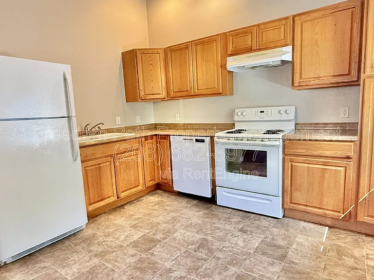 1212 E Sherman Ave — Photo 5