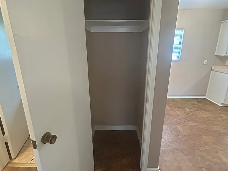1320 Parkwoods Ter — Photo 10