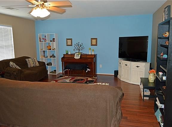 4th image of 408 Silver Oak Ln