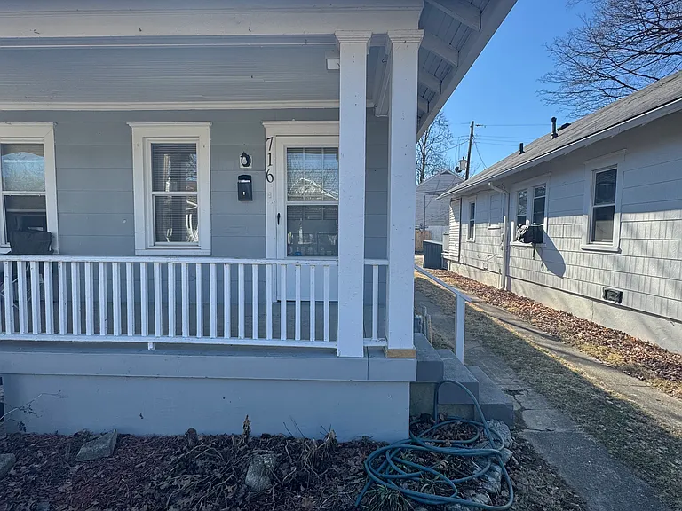 716 Brook Park Dr — Photo 2