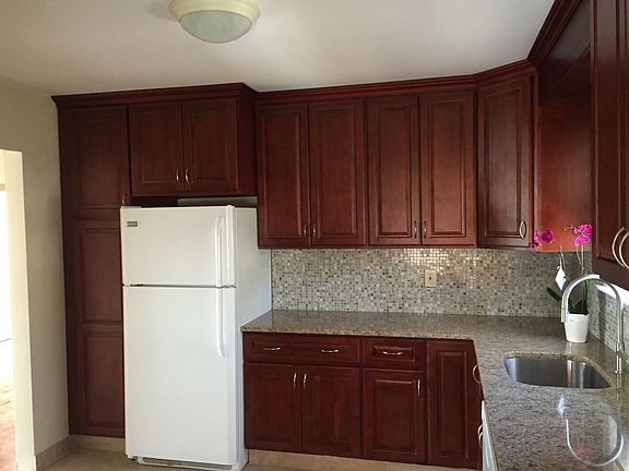 5th image of 18 Chamberlain Ave