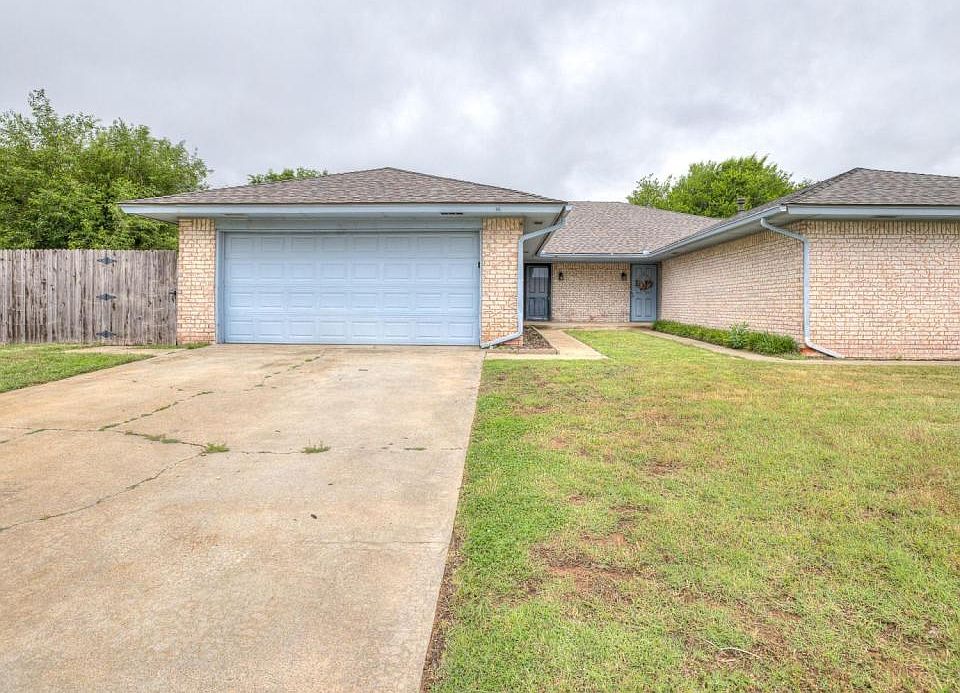 1st image of 523 N Robin Way