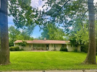 9 Ranch Ln, Saint Louis, MO 63131