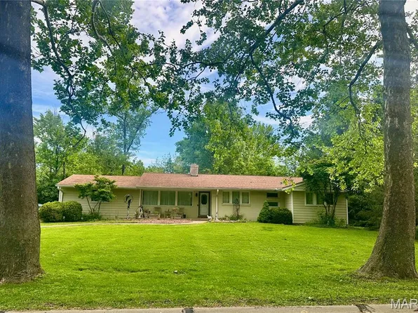 9 Ranch Ln, Saint Louis, MO 63131