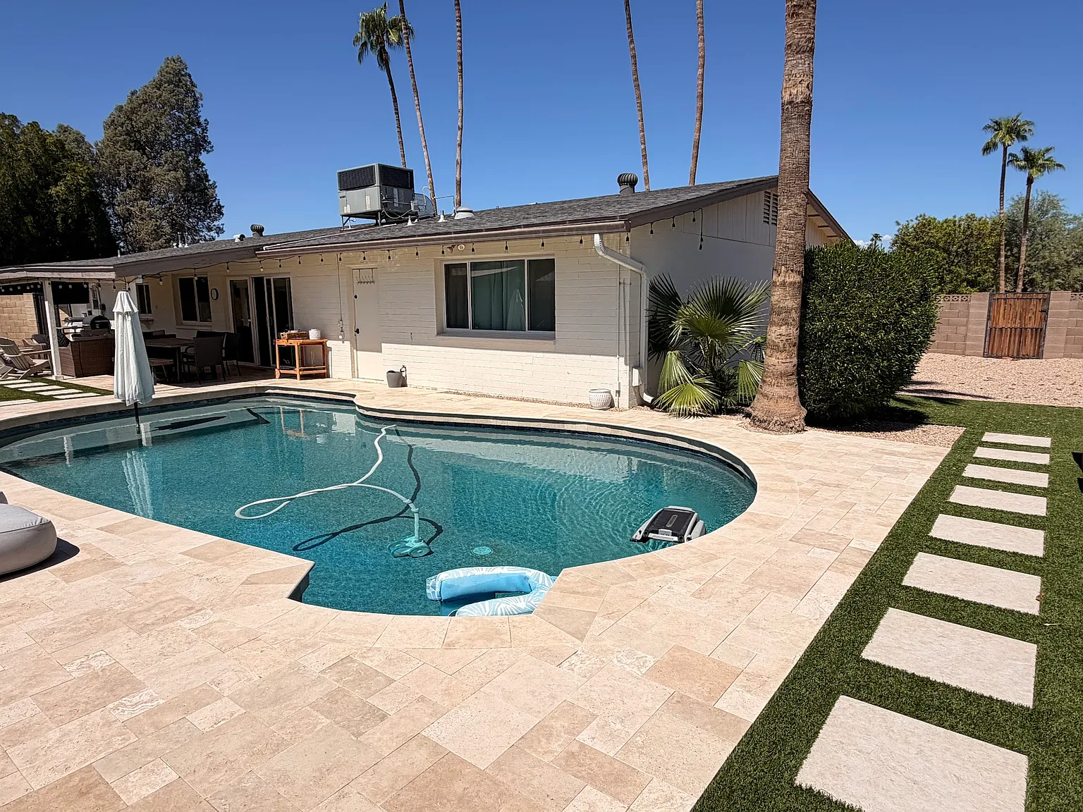 4 bed, 2001 sqft, $3,400 — Photo 1