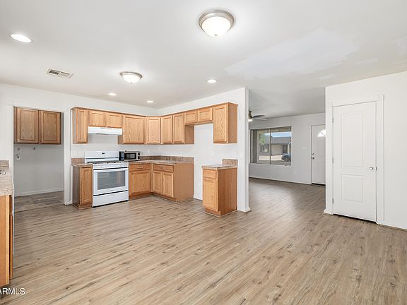 5th image of 700 E GARNET Avenue