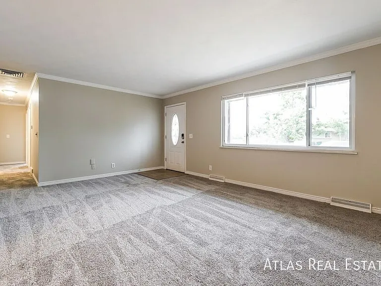 525 Kendall Ct — Photo 6