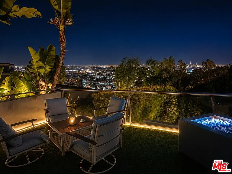 8380 Hollywood Blvd — Photo 14