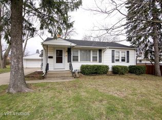 22 Chestnut Rd, Northbrook, IL 60062