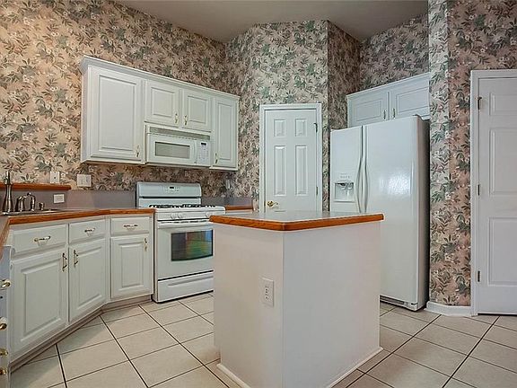 3rd image of 1752 Hayes Ct