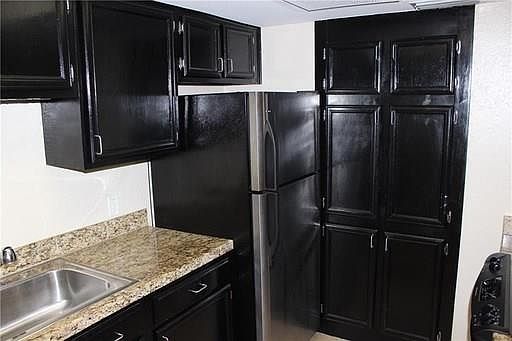 3rd image of 6482 Bordeaux Ave #G
