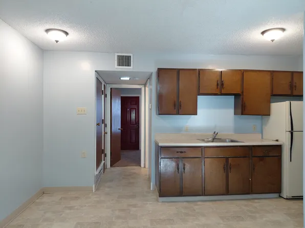 600 3rd St, Downs, KS