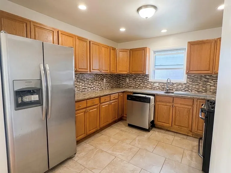 923 Euclid Ave — Photo 2