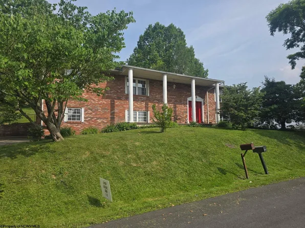 1386 Headlee Ave, Morgantown, WV 26505