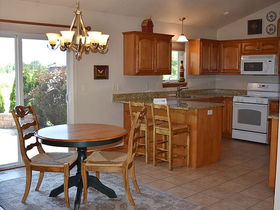 5th image of 725 N Melcorn Cir