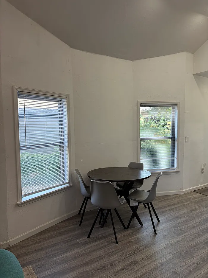 3 bed, 2.0 bath, 1054 sqft, $1,550 — Photo 4