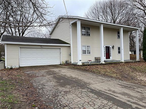 3rd image of 7671 Fairlane Dr