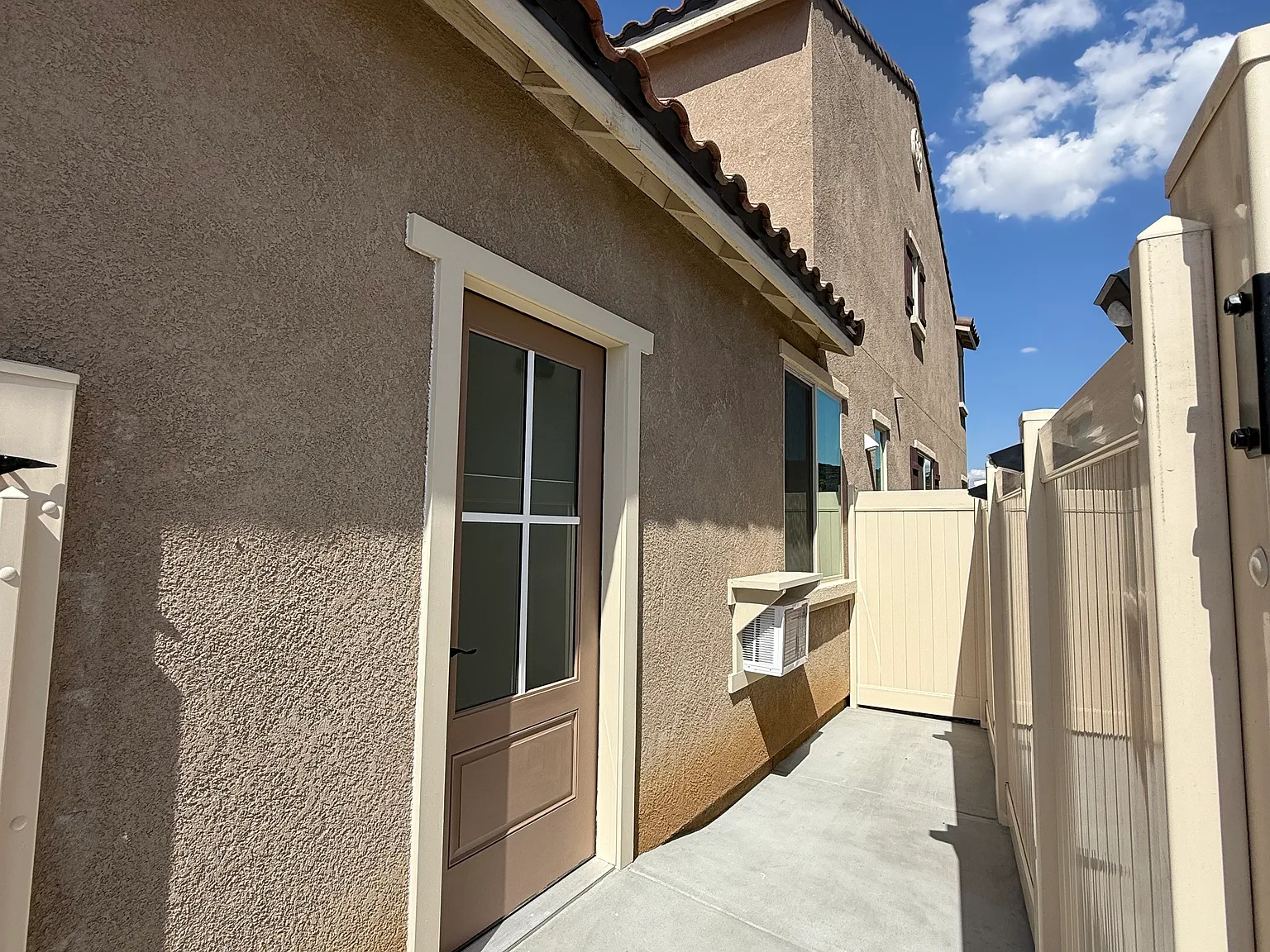 Studio, 3254 sqft, $1,575 — Photo 1