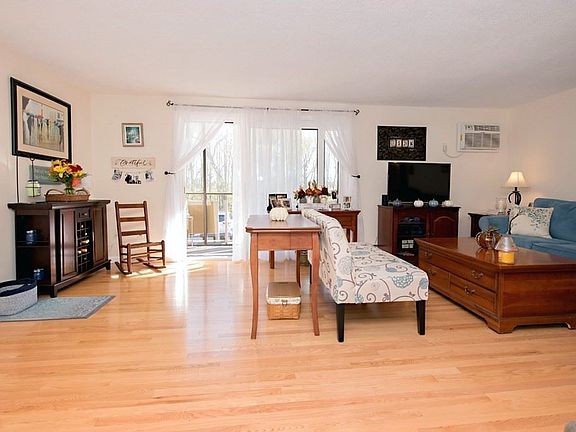 4th image of 217 Rock St APT H7