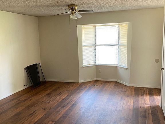 3rd image of 13547 Sheldon Ln