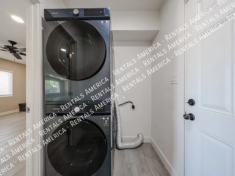 2902 W Straford Dr — Photo 16
