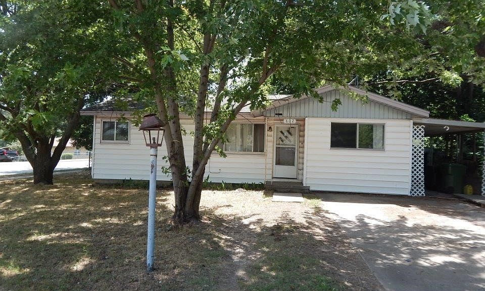 2nd image of 802 N 13th Pl