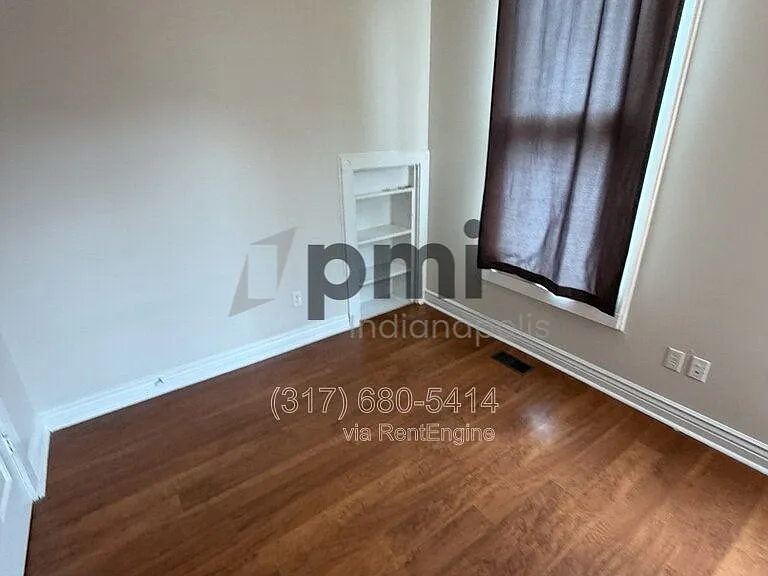 233 N East St — Photo 18