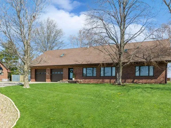 1402 W Welsh St, Williamsburg, IA 52361