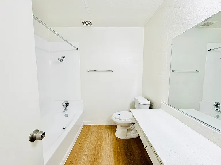 Westpark Apartments — Photo 9