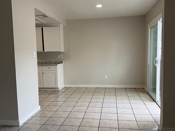 3rd image of 764 W Devonshire Ave APT B