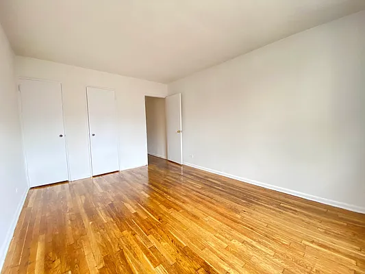 Rented by Queens Apartments Realty LLC | media 26
