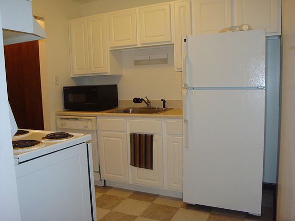 2nd image of 960 Perrie Dr APT 202