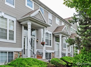 1640 Fox Run Dr, Arlington Heights, IL 60004