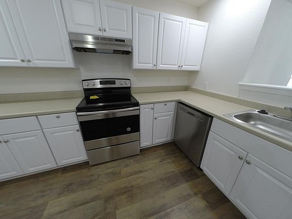 3rd image of 815 W 20th St