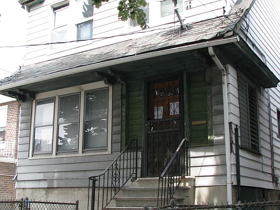 4th image of 641 E 223rd St