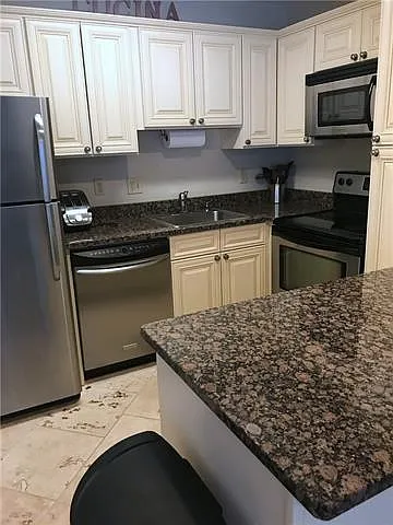 1 bed, 1.0 bath, 686 sqft, $2,100 — Photo 3
