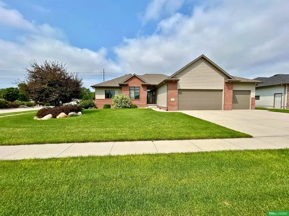 1001 Summerwood Dr, Fremont, NE 68025